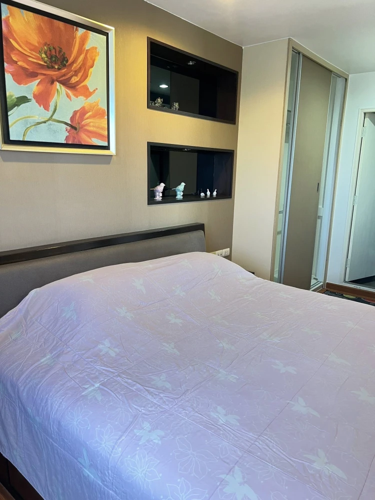 For sale: Lumpini Condotown North Pattaya Sukhumvit. Spacious room with plenty of usable space. Comes fully furnished. Hurry and reserve now!