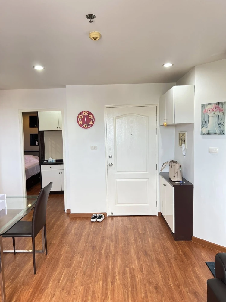 For sale: Lumpini Condotown North Pattaya Sukhumvit. Spacious room with plenty of usable space. Comes fully furnished. Hurry and reserve now!