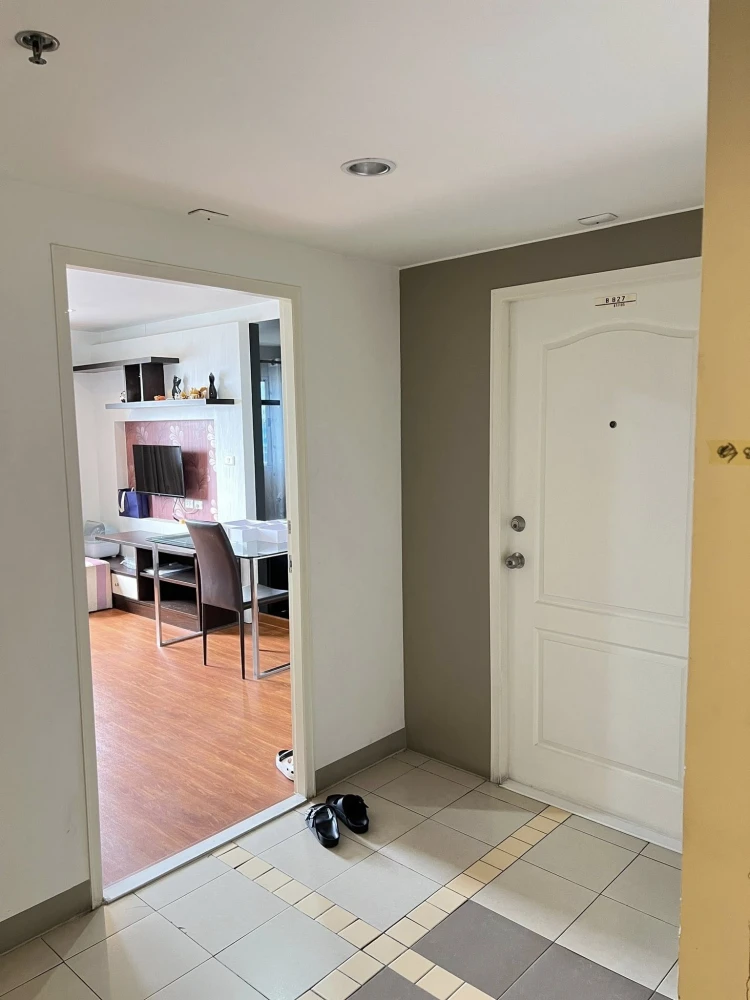 For sale: Lumpini Condotown North Pattaya Sukhumvit. Spacious room with plenty of usable space. Comes fully furnished. Hurry and reserve now!