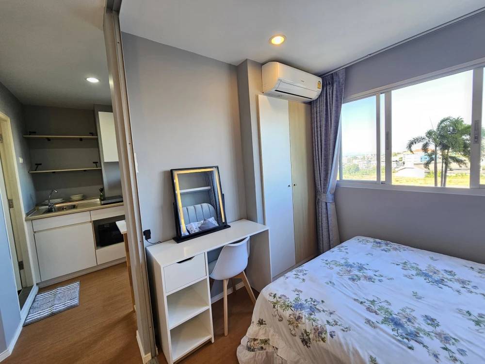 Selling Lumpini Condotown North Pattaya Sukhumvit. A lovely unit with high-quality built-in furniture and complete furnishings. Don't miss out!