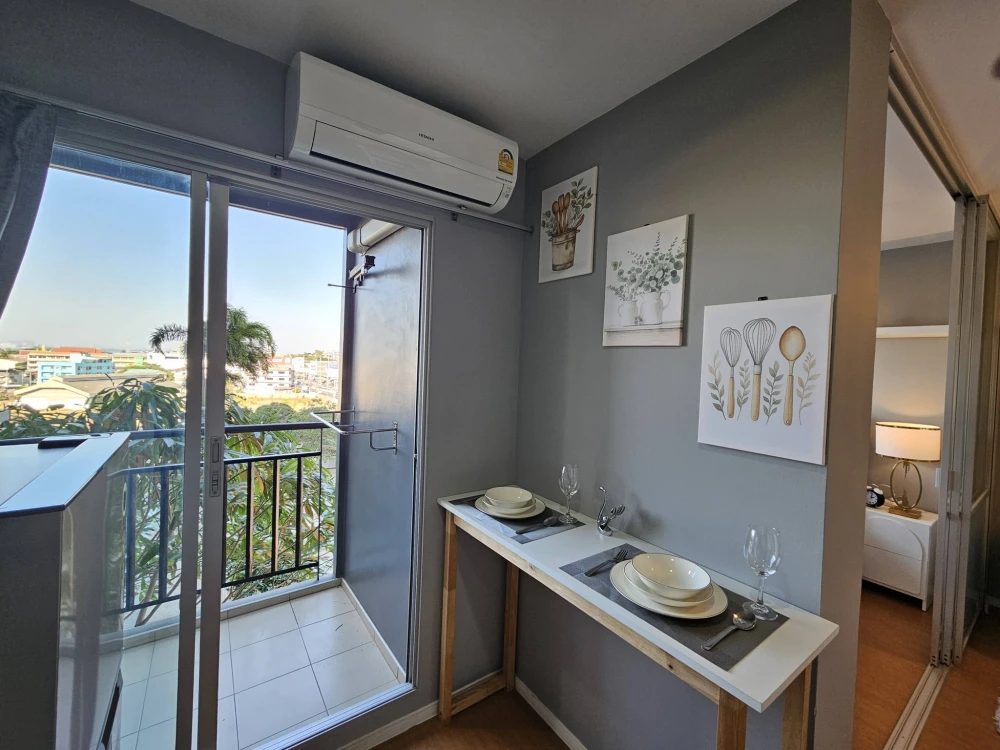 Selling Lumpini Condotown North Pattaya Sukhumvit. A lovely unit with high-quality built-in furniture and complete furnishings. Don't miss out!