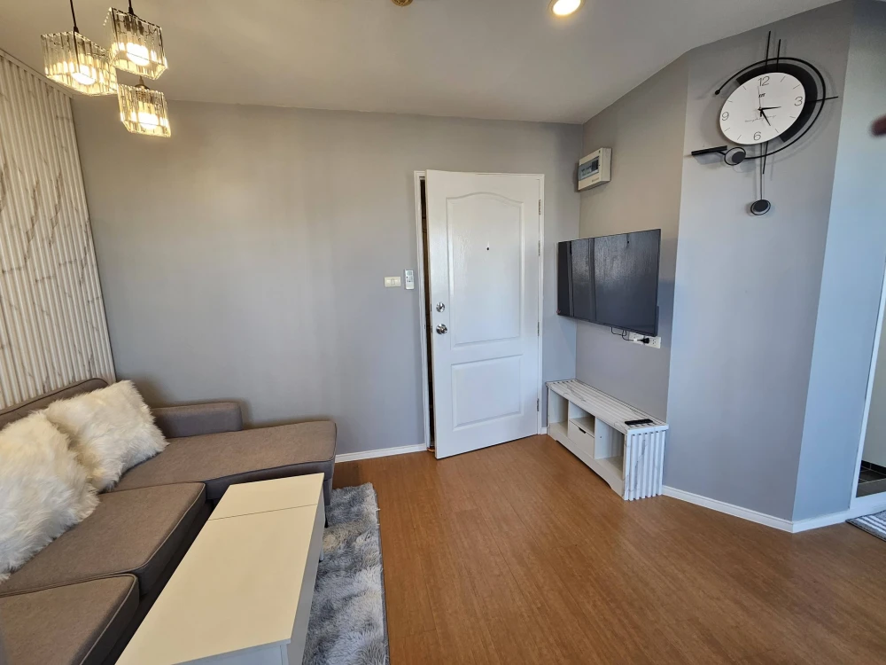 Selling Lumpini Condotown North Pattaya Sukhumvit. A lovely unit with high-quality built-in furniture and complete furnishings. Don't miss out!