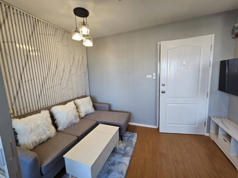 Selling Lumpini Condotown North Pattaya Sukhumvit. A lovely unit with high-quality built-in furniture and complete furnishings. Don't miss out!