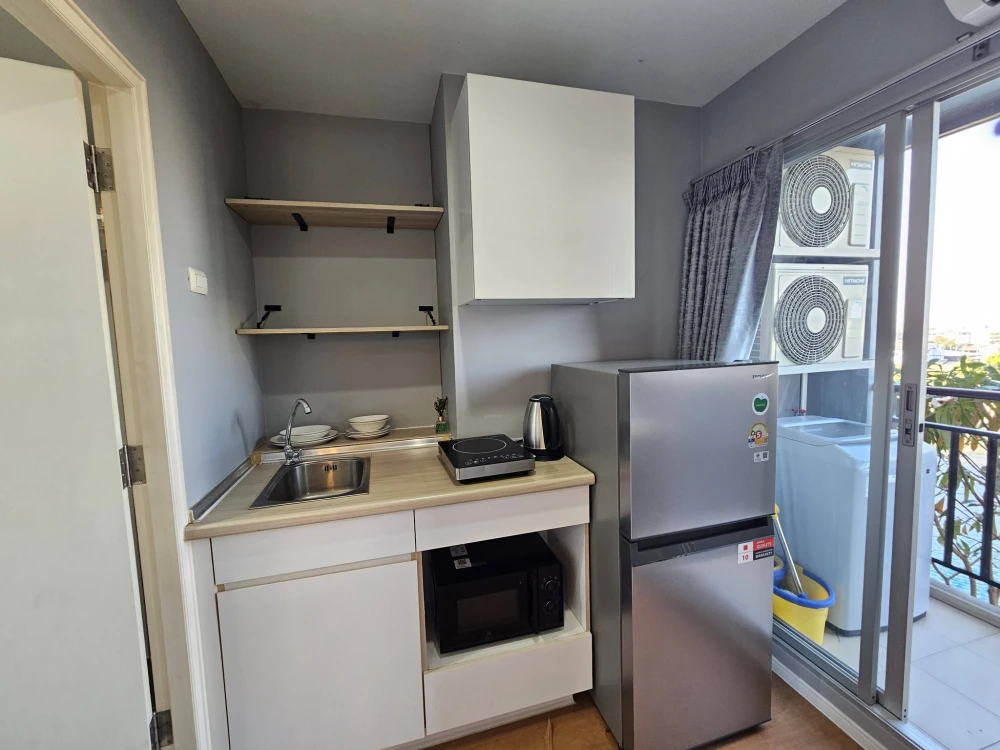 Selling Lumpini Condotown North Pattaya Sukhumvit. A lovely unit with high-quality built-in furniture and complete furnishings. Don't miss out!