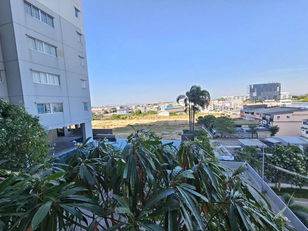 Selling Lumpini Condotown North Pattaya Sukhumvit. A lovely unit with high-quality built-in furniture and complete furnishings. Don't miss out!