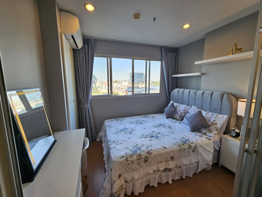 Selling Lumpini Condotown North Pattaya Sukhumvit. A lovely unit with high-quality built-in furniture and complete furnishings. Don't miss out!