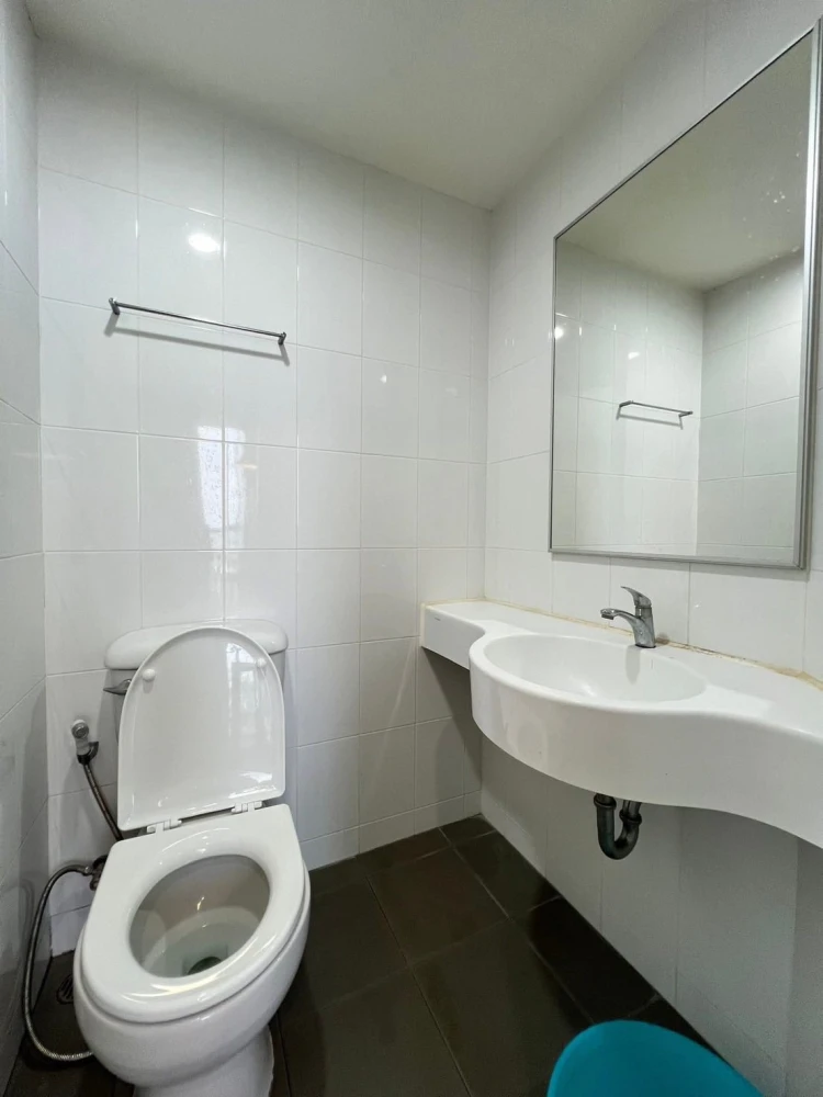 Selling Lumpini Condotown North Pattaya Sukhumvit. Nice unit, fully furnished, high floor. Book now!
