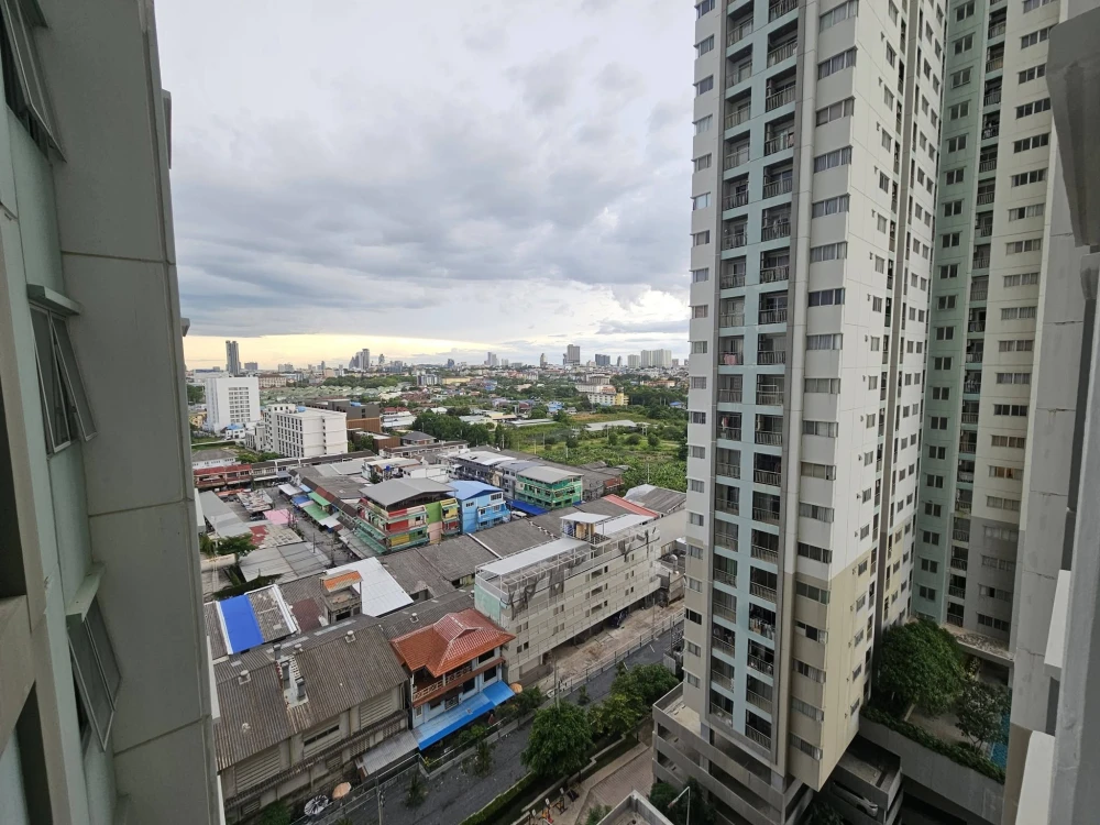 Selling Lumpini Condotown North Pattaya Sukhumvit, studio unit with high-quality built-in furniture. Move-in ready!