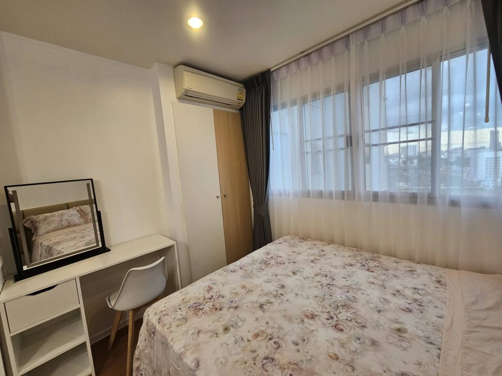 Selling Lumpini Condotown North Pattaya Sukhumvit, studio unit with high-quality built-in furniture. Move-in ready!