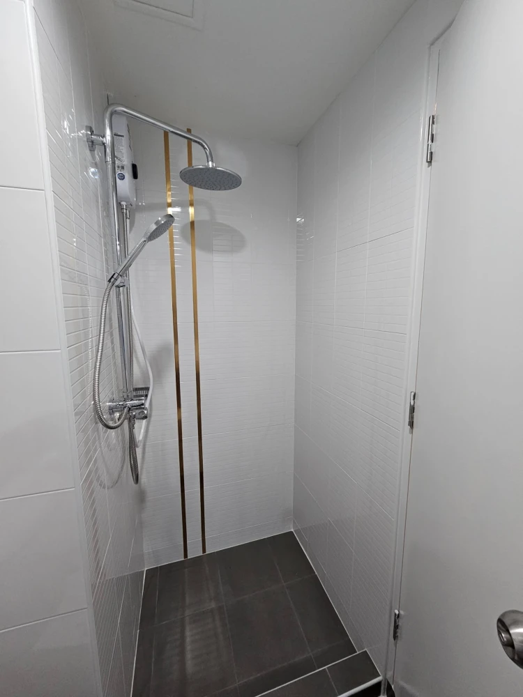 Selling Lumpini Condotown North Pattaya Sukhumvit, studio unit with high-quality built-in furniture. Move-in ready!