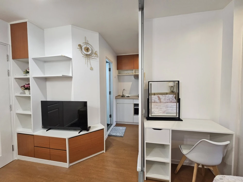 Selling Lumpini Condotown North Pattaya Sukhumvit, studio unit with high-quality built-in furniture. Move-in ready!