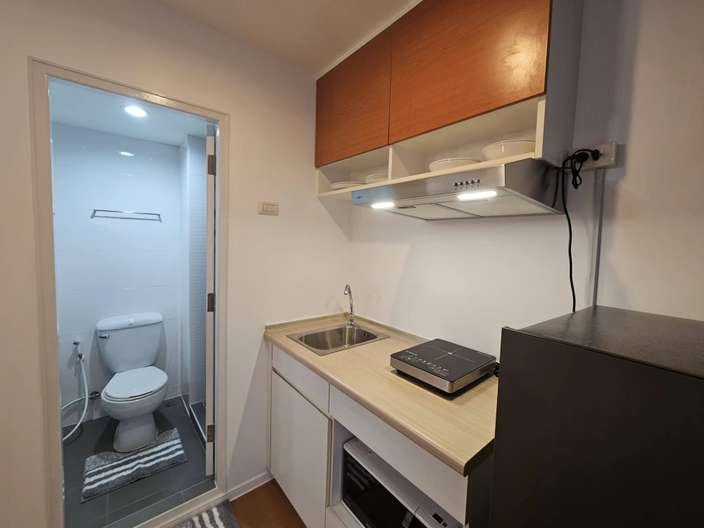 Selling Lumpini Condotown North Pattaya Sukhumvit, studio unit with high-quality built-in furniture. Move-in ready!