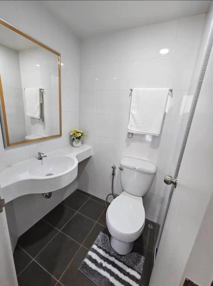 Selling Lumpini Condotown North Pattaya Sukhumvit. Beautifully decorated unit with high-quality built-in furniture. Don't miss out!