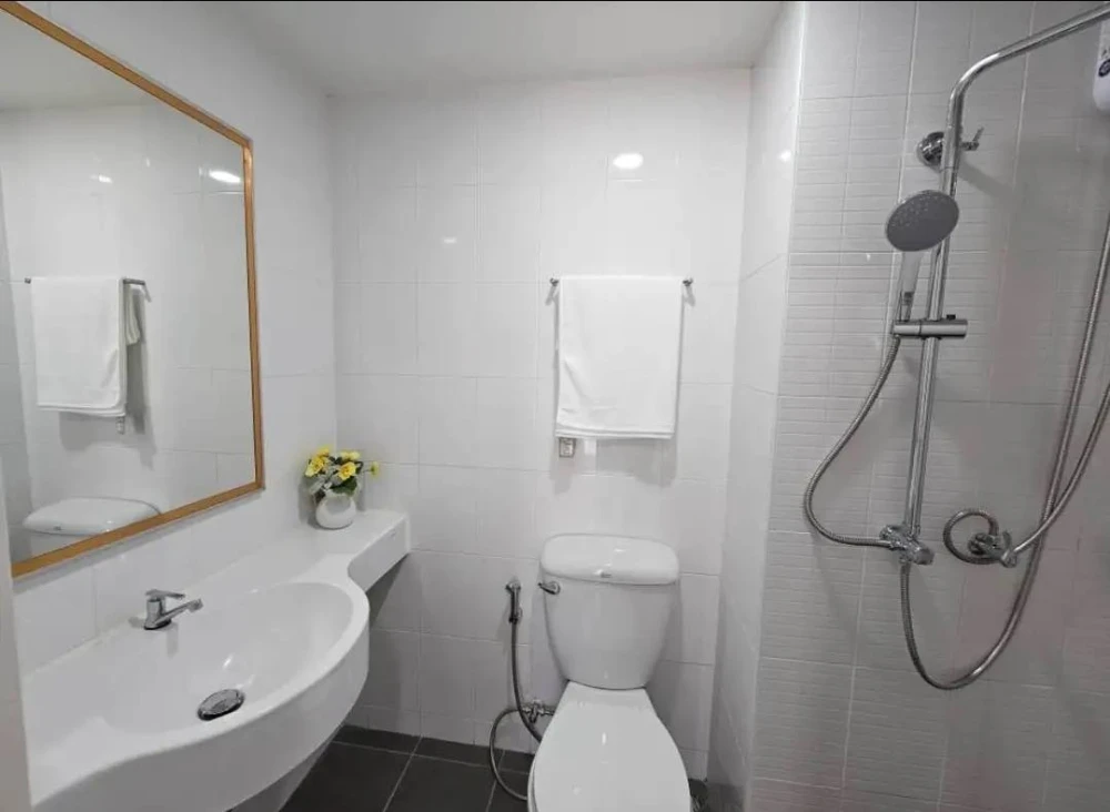 Selling Lumpini Condotown North Pattaya Sukhumvit. Beautifully decorated unit with high-quality built-in furniture. Don't miss out!