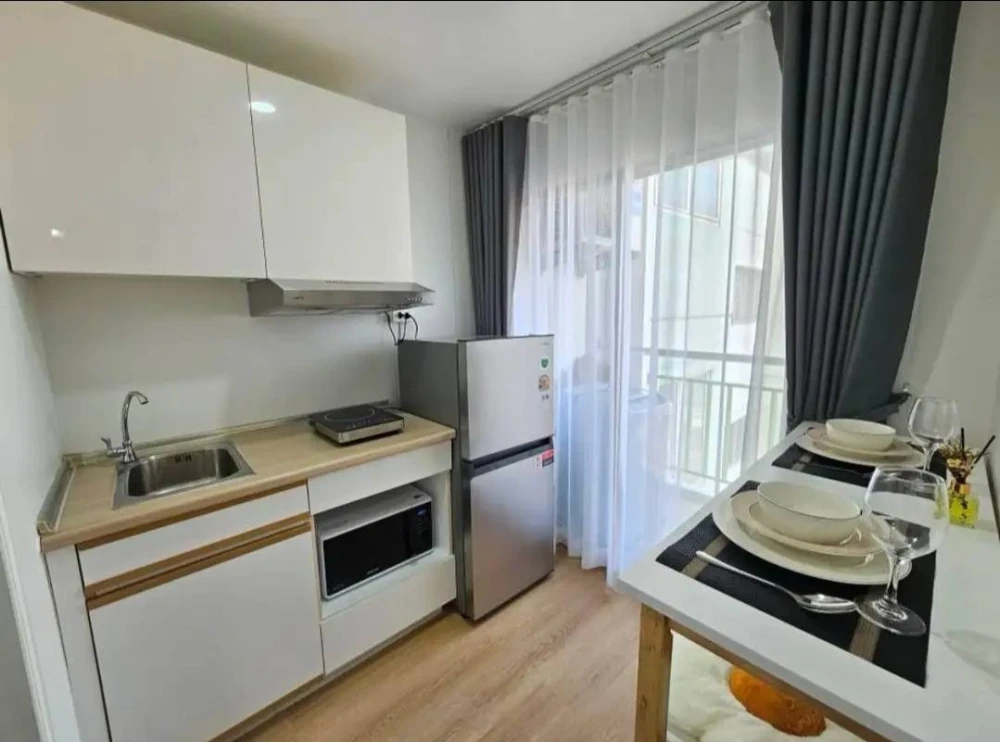 Selling Lumpini Condotown North Pattaya Sukhumvit. Beautifully decorated unit with high-quality built-in furniture. Don't miss out!
