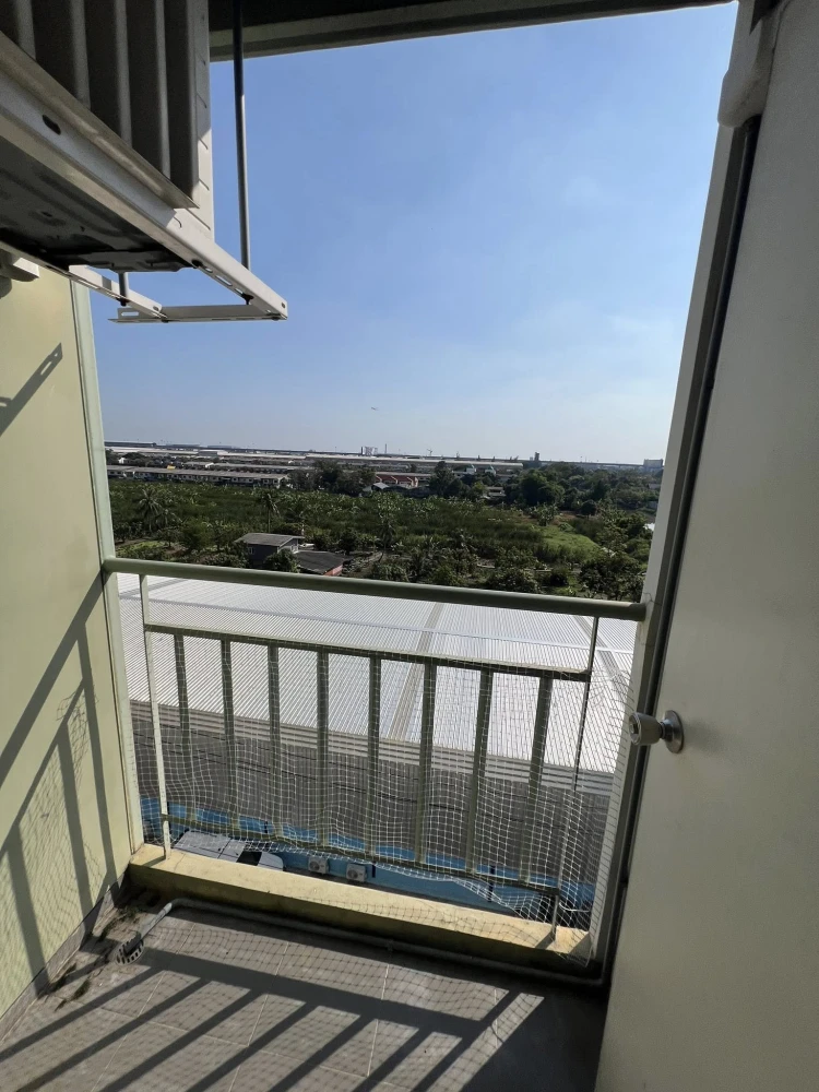 Selling spacious and comfortable rooms at Lumpini CondoTown Romklao – Suvarnabhumi. Located on low floors. Book now!