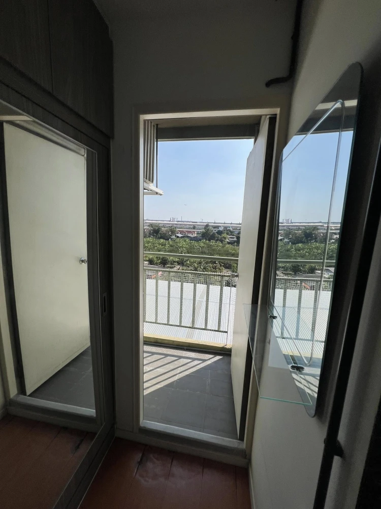 Selling spacious and comfortable rooms at Lumpini CondoTown Romklao – Suvarnabhumi. Located on low floors. Book now!