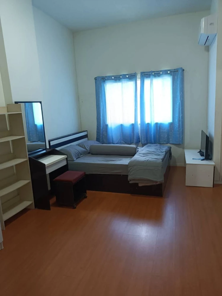 Selling a lovely unit at Lumpini CondoTown Romklao – Suvarnabhumi. Located on the 1st floor, it comes fully furnished with complete amenities.Book now