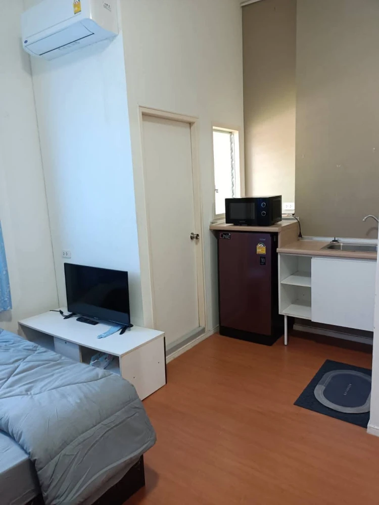 Selling a lovely unit at Lumpini CondoTown Romklao – Suvarnabhumi. Located on the 1st floor, it comes fully furnished with complete amenities.Book now