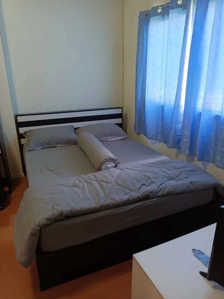 Selling a lovely unit at Lumpini CondoTown Romklao – Suvarnabhumi. Located on the 1st floor, it comes fully furnished with complete amenities.Book now
