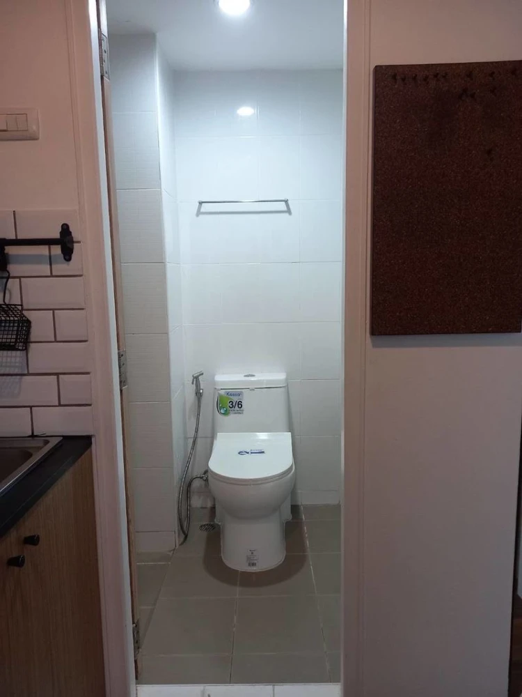 Selling a lovely unit at Lumpini Mega City Bangna. Features include high-quality wallpaper and complete amenities. Book now!