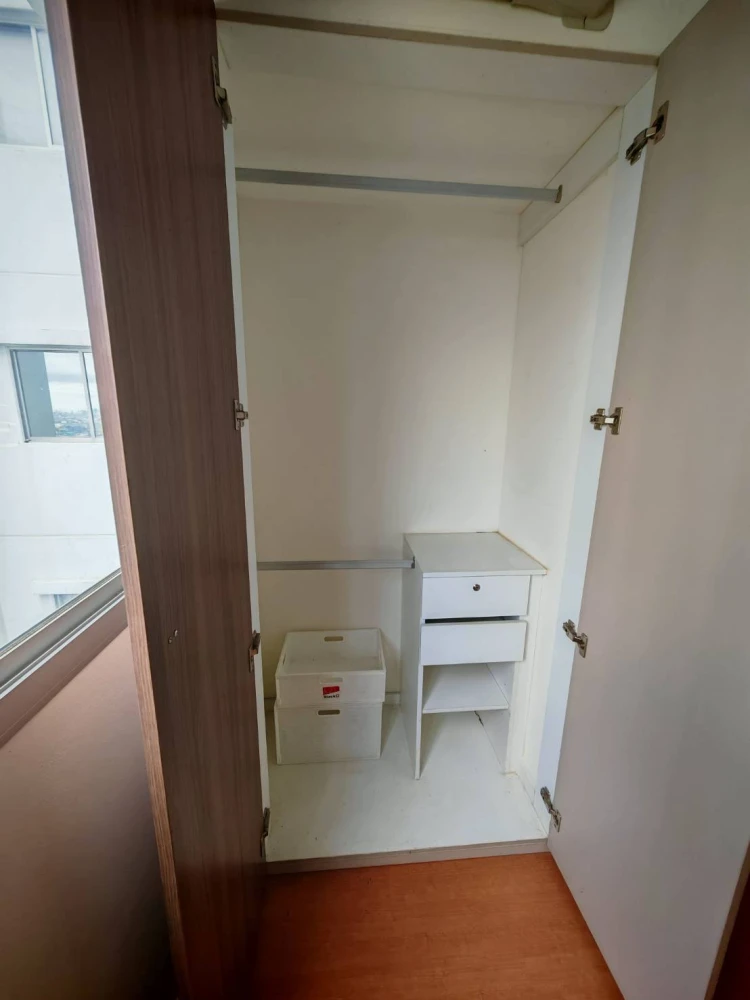 Selling an unfurnished, high-floor unit at Lumpini Mega City Bangna. Perfect for interior decorating enthusiasts! Book now!