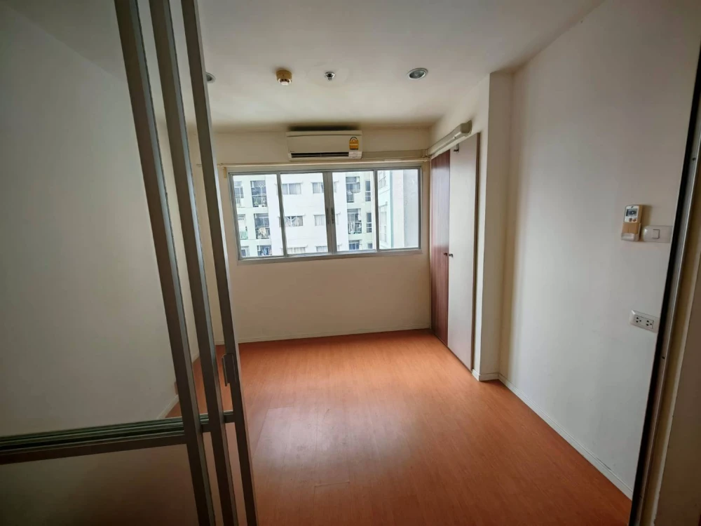 Selling an unfurnished, high-floor unit at Lumpini Mega City Bangna. Perfect for interior decorating enthusiasts! Book now!