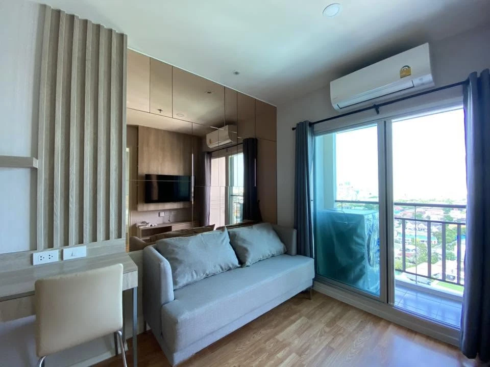 Selling a lovely condo at Lumpini Park Boromratchonnanee-Sirindhorn. Nicely decorated with a coordinated color scheme and complete amenities. Don't mi images