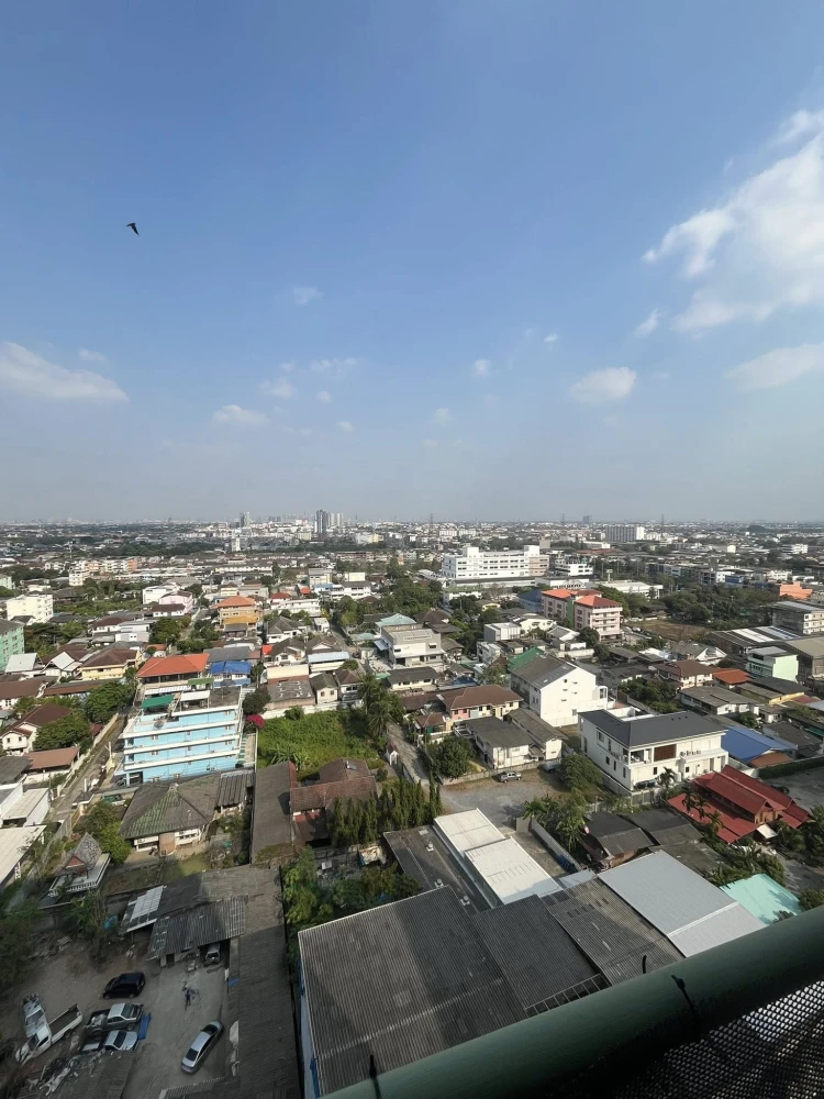 Selling a high-floor unit at Lumpini Park Phetkasem 98. Nice and fully furnished. Book now!