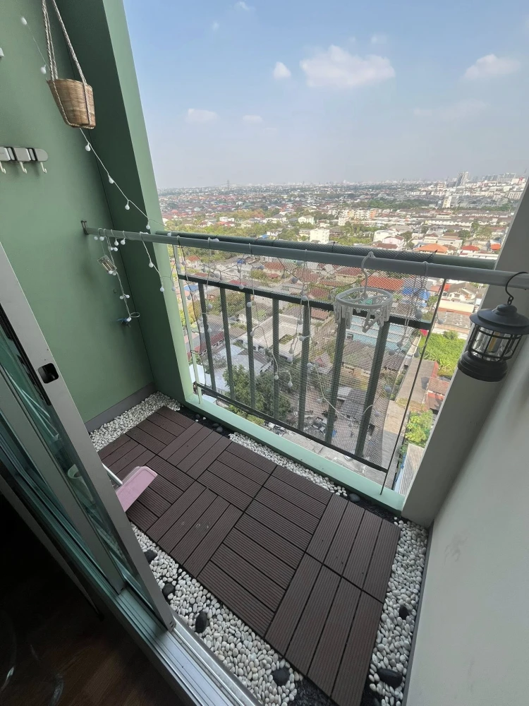 Selling a high-floor unit at Lumpini Park Phetkasem 98. Nice and fully furnished. Book now!