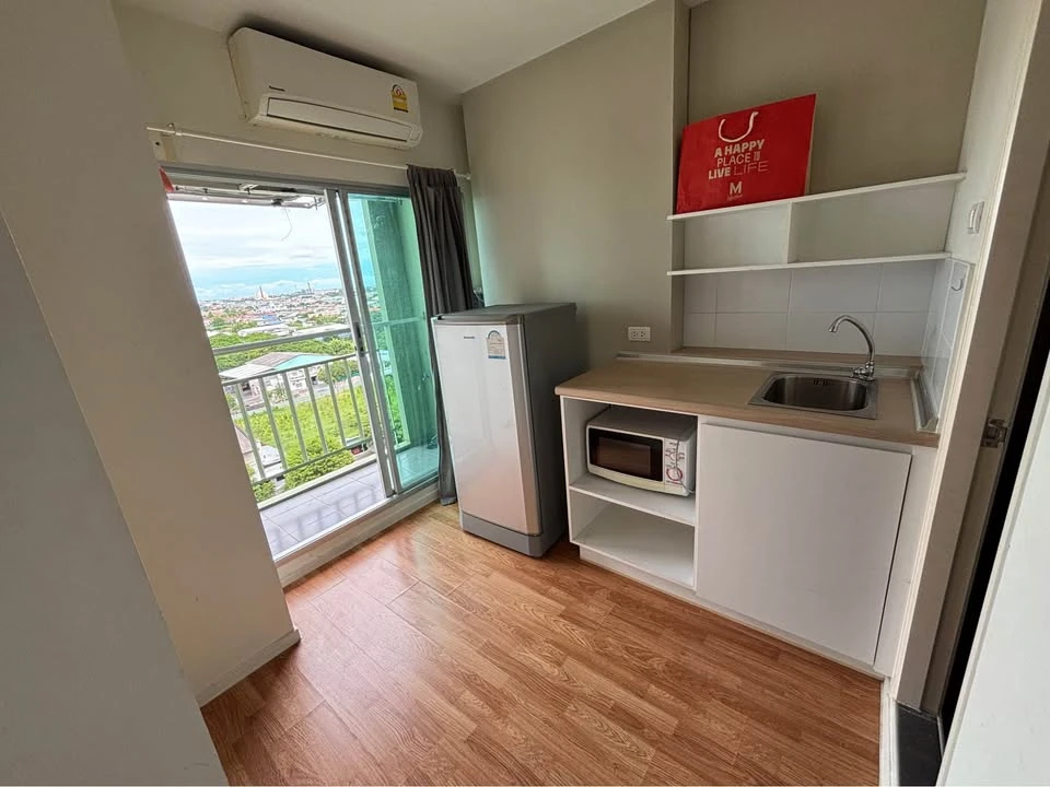 For sale: Lumpini Park Phetkasem 98, a lovely room, comes with complete furniture and electrical appliances, just bring your bags and move in.
