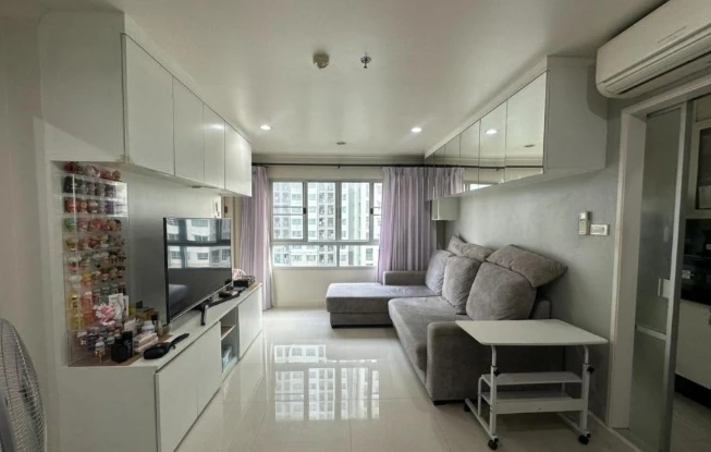 Selling a spacious, fully furnished 14th-floor unit at Lumpini Park Pinklao. Ready to move in. Book now!