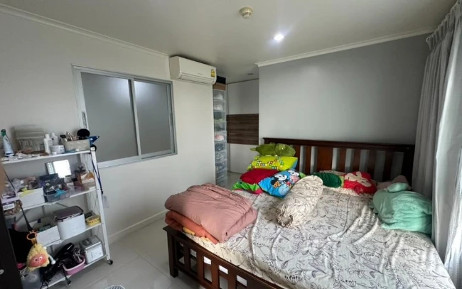 Selling a spacious, fully furnished 14th-floor unit at Lumpini Park Pinklao. Ready to move in. Book now!