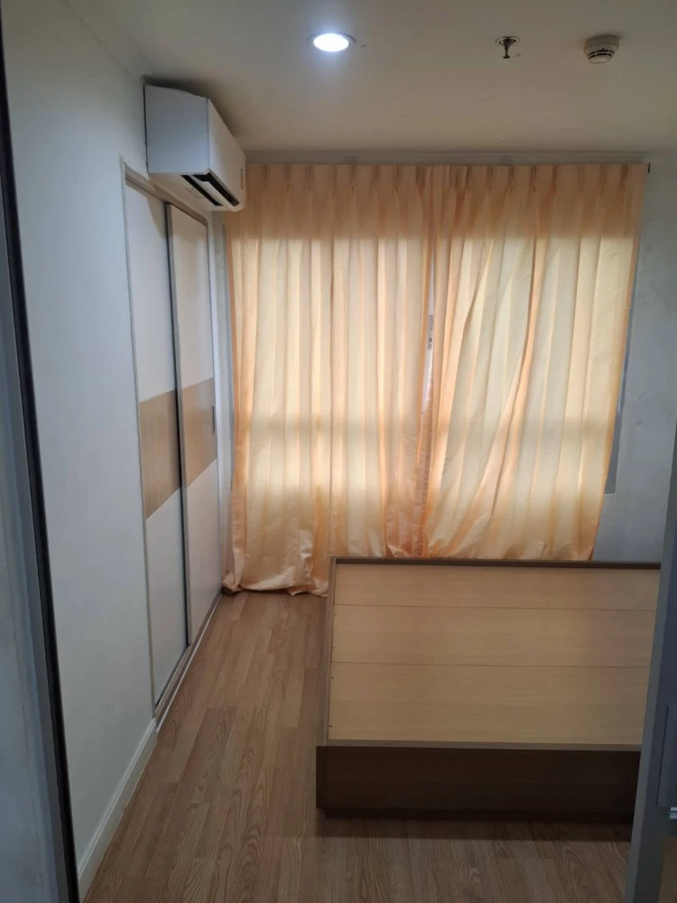 For sale: Lumpini Park Pinklao, 18th floor, partitioned room, fully furnished, nice to live in. Reserve now, don't miss out!