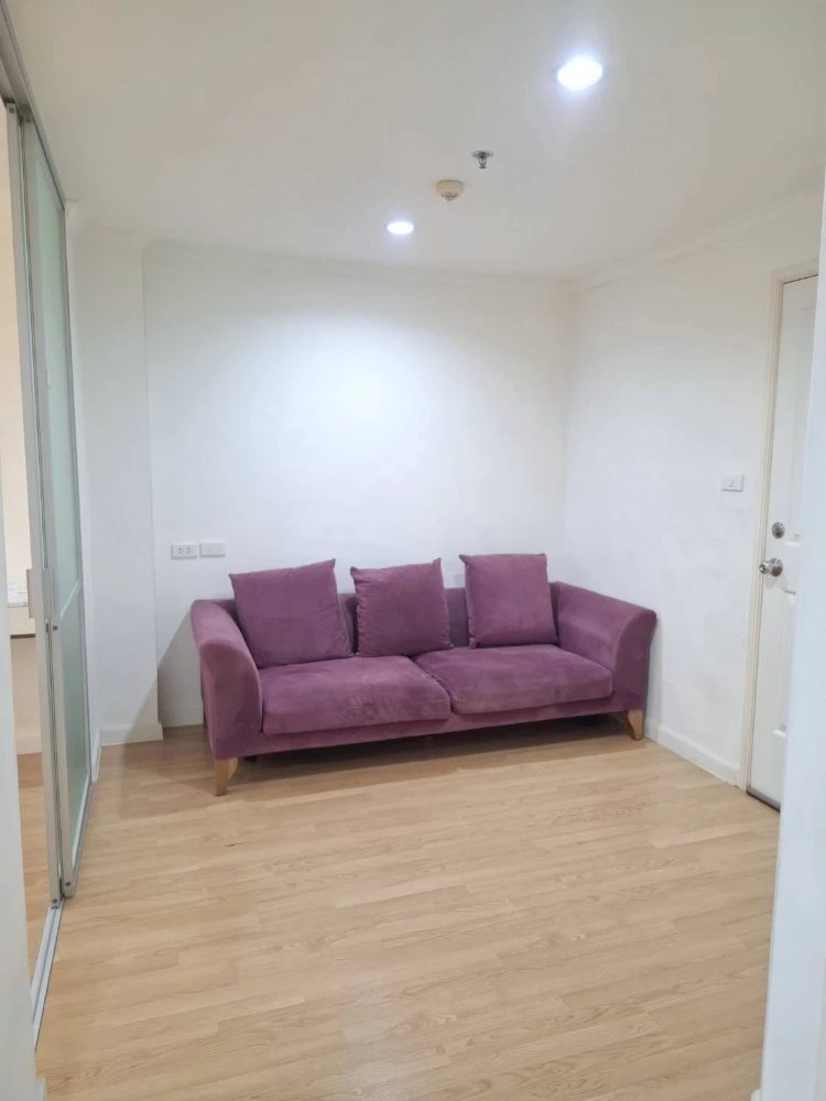 For sale: Lumpini Park Pinklao, 18th floor, partitioned room, fully furnished, nice to live in. Reserve now, don't miss out!