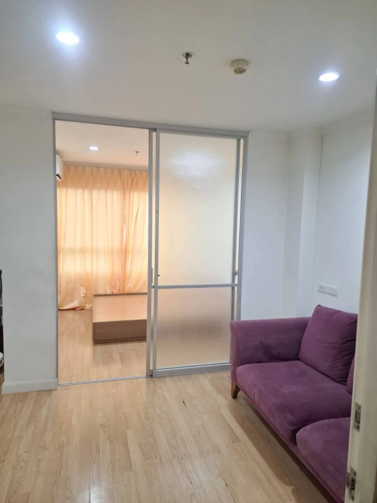 For sale: Lumpini Park Pinklao, 18th floor, partitioned room, fully furnished, nice to live in. Reserve now, don't miss out!