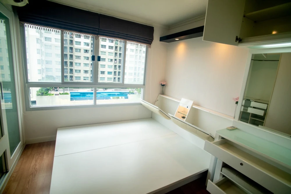 Selling Lumpini Park Pinklao condo. Nicely furnished with built-in furniture and a well-coordinated decor. Don't miss this opportunity!