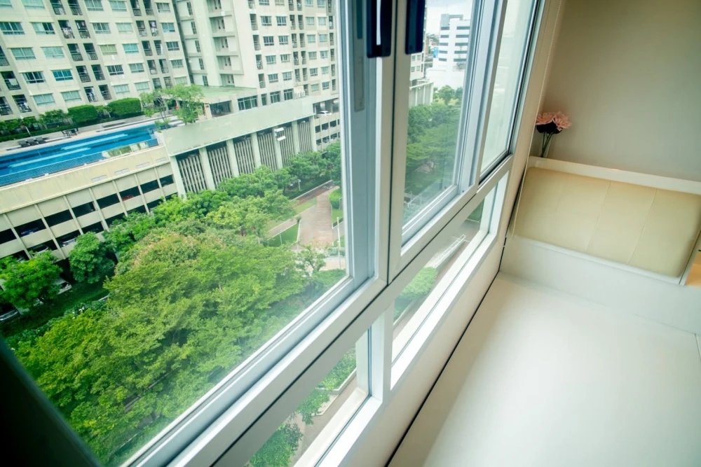 Selling Lumpini Park Pinklao condo. Nicely furnished with built-in furniture and a well-coordinated decor. Don't miss this opportunity!