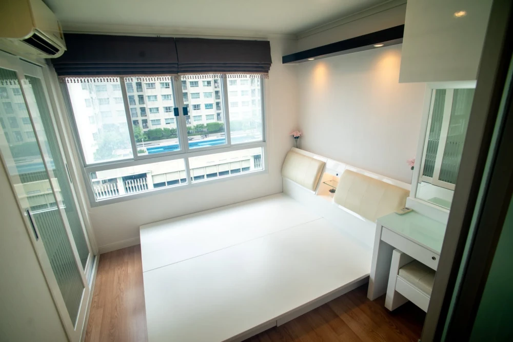 Selling Lumpini Park Pinklao condo. Nicely furnished with built-in furniture and a well-coordinated decor. Don't miss this opportunity!