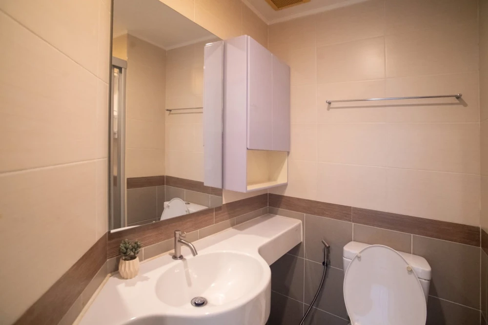 Selling Lumpini Park Pinklao condo. Nicely furnished with built-in furniture and a well-coordinated decor. Don't miss this opportunity!