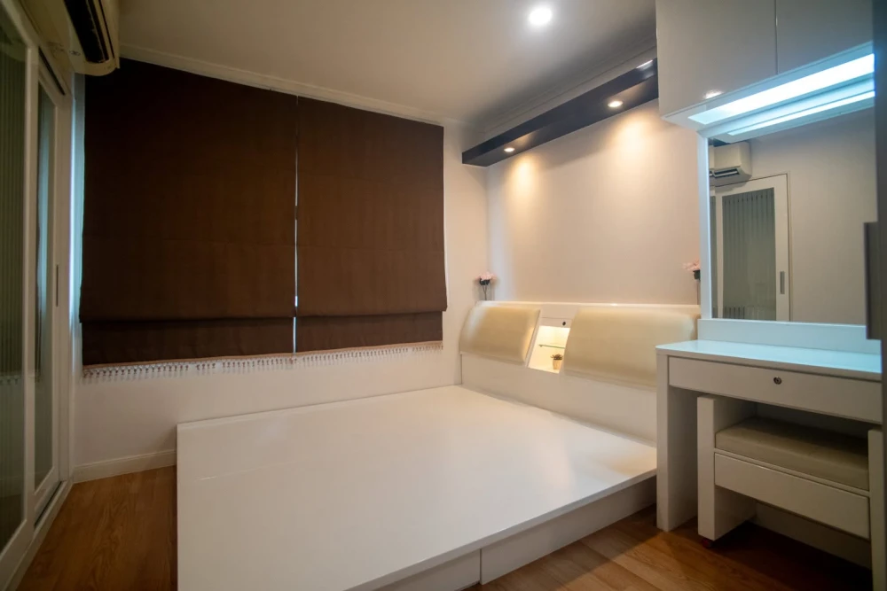 Selling Lumpini Park Pinklao condo. Nicely furnished with built-in furniture and a well-coordinated decor. Don't miss this opportunity!