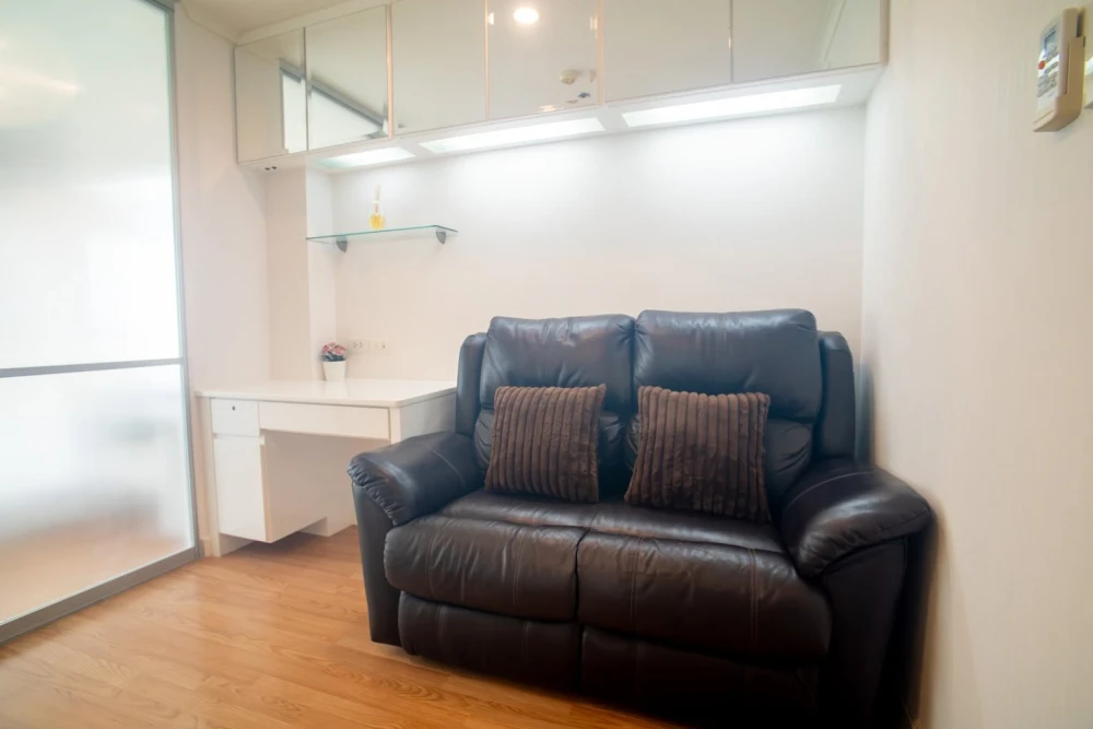 Selling Lumpini Park Pinklao condo. Nicely furnished with built-in furniture and a well-coordinated decor. Don't miss this opportunity!
