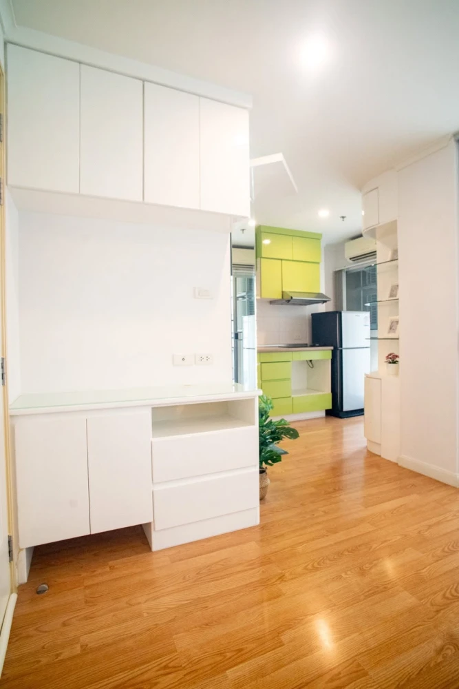 Selling Lumpini Park Pinklao condo. Nicely furnished with built-in furniture and a well-coordinated decor. Don't miss this opportunity!