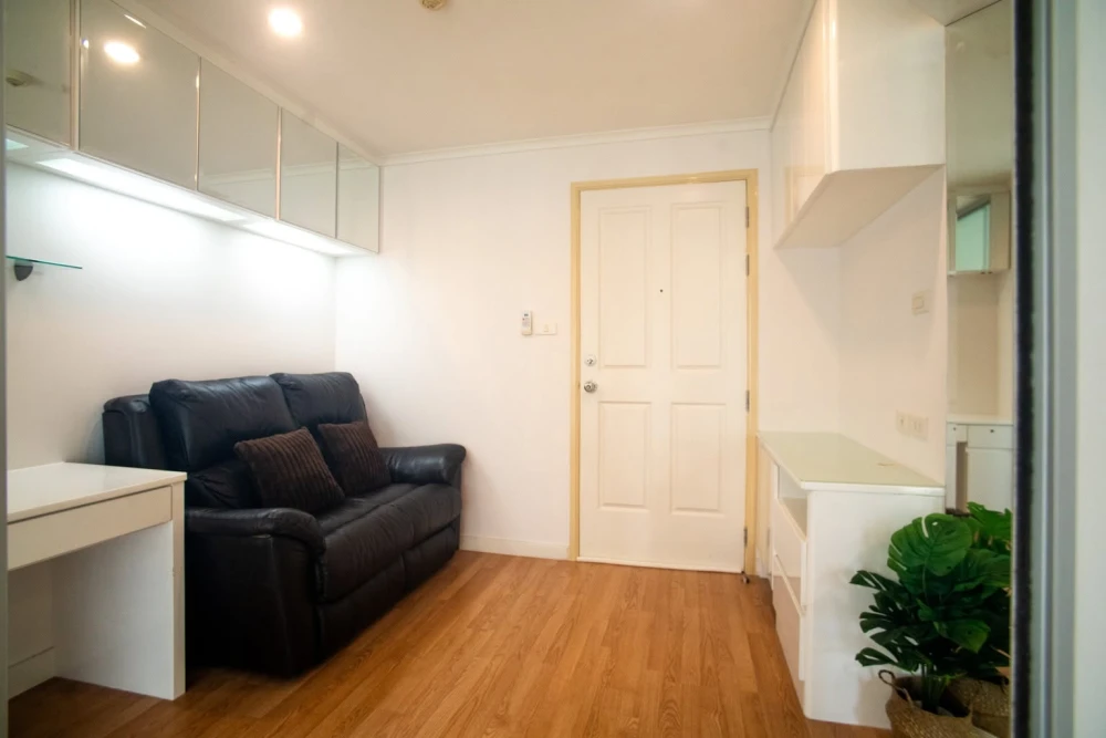 Selling Lumpini Park Pinklao condo. Nicely furnished with built-in furniture and a well-coordinated decor. Don't miss this opportunity!