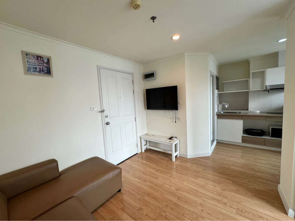 Selling Lumpini Park Pinklao condo, fully furnished with appliances. Spacious and comfortable. Book now before it's too late!!!