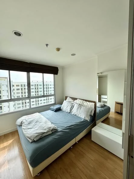 Selling Lumpini Park Pinklao condo, fully furnished with appliances. Spacious and comfortable. Book now before it's too late!!!