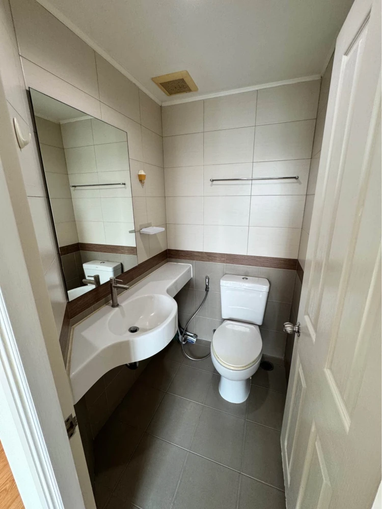Selling Lumpini Park Pinklao condo, fully furnished with appliances. Spacious and comfortable. Book now before it's too late!!!