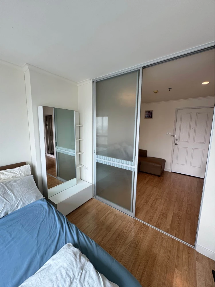 Selling Lumpini Park Pinklao condo, fully furnished with appliances. Spacious and comfortable. Book now before it's too late!!!