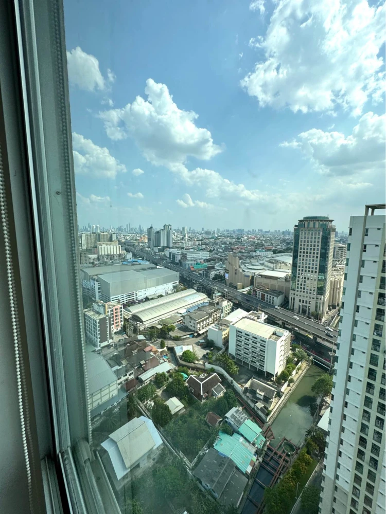 Selling Lumpini Park Pinklao condo, fully furnished with appliances. Spacious and comfortable. Book now before it's too late!!!