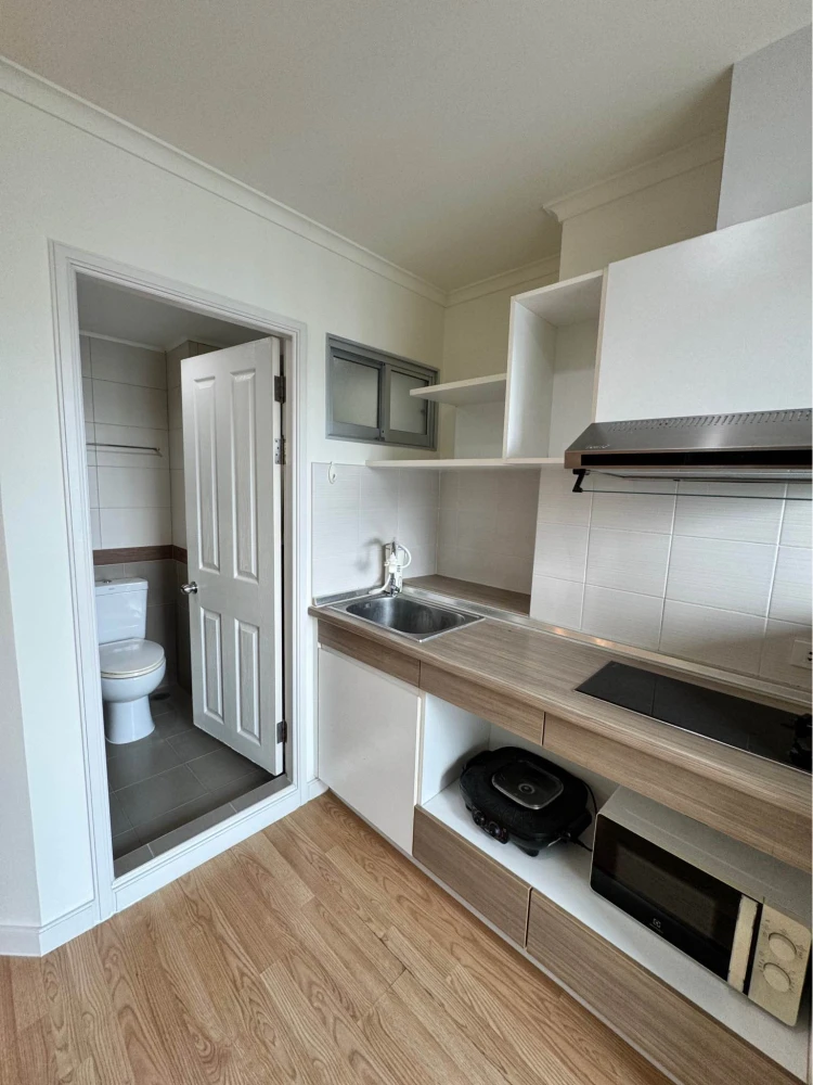 Selling Lumpini Park Pinklao condo, fully furnished with appliances. Spacious and comfortable. Book now before it's too late!!!